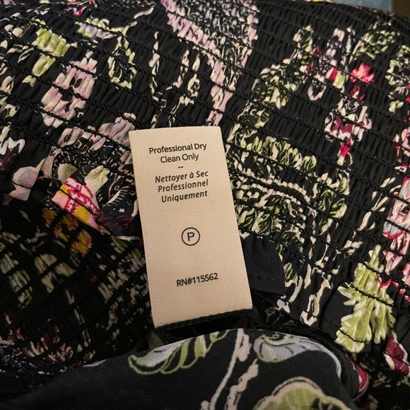 5a7 cinq a sept Blouse Small 100% Silk Black & Multi Floral & Paisley Smocked - Picture 9 of 11